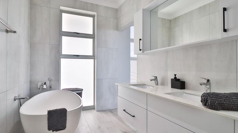 To Let 3 Bedroom Property for Rent in Pinnacle Point Golf Estate Western Cape